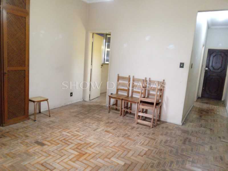 Apartamento à venda com 2 quartos, 67m² - Foto 2