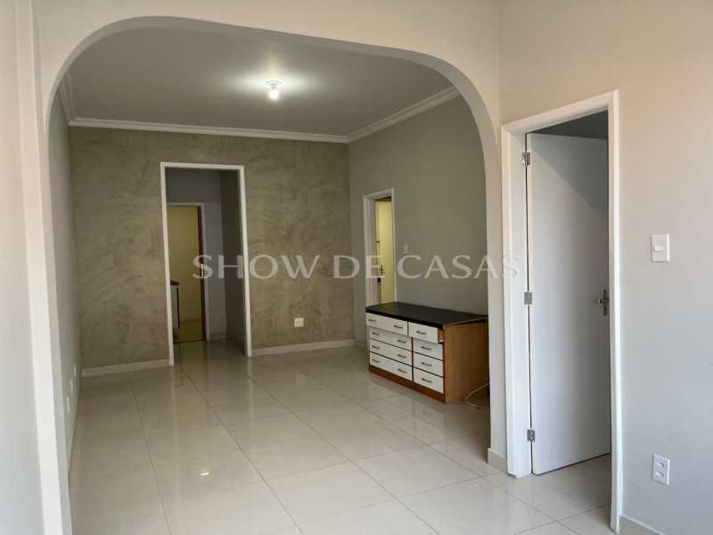 Apartamento à venda com 3 quartos, 110m² - Foto 2