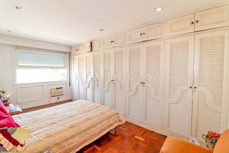 Apartamento à venda com 3 quartos, 234m² - Foto 13