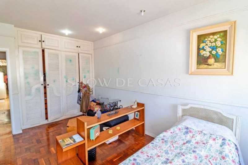 Apartamento à venda com 3 quartos, 234m² - Foto 17