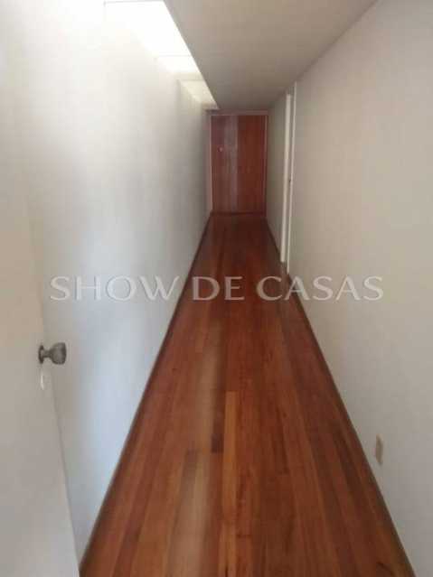 Apartamento à venda com 3 quartos, 210m² - Foto 4