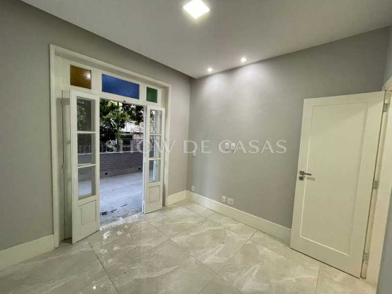 Apartamento à venda com 2 quartos, 78m² - Foto 3