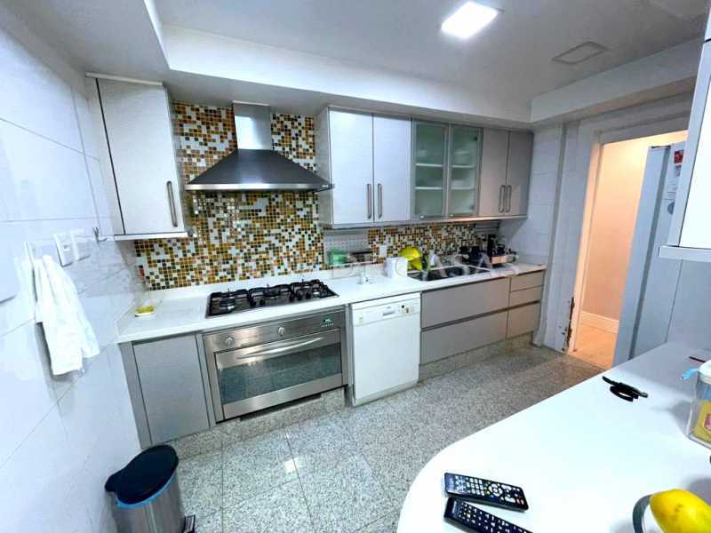 Apartamento à venda com 3 quartos, 180m² - Foto 24