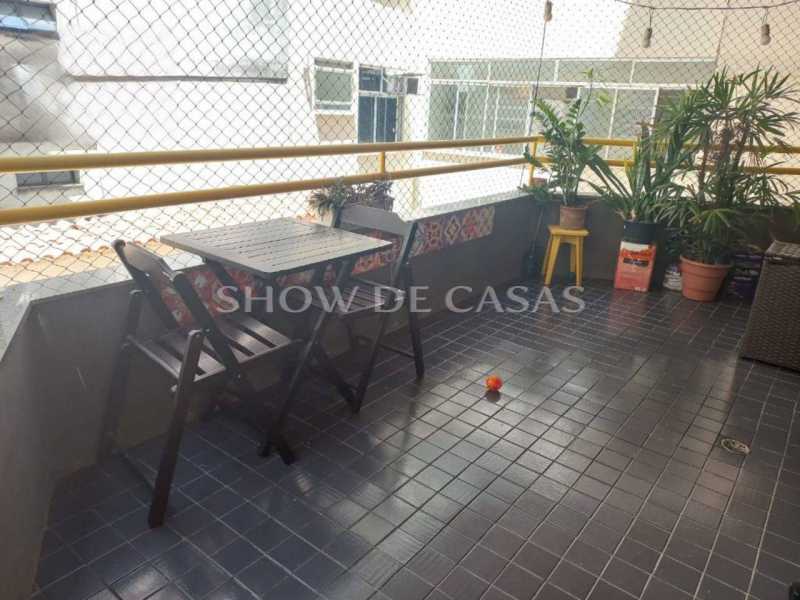 Apartamento à venda com 2 quartos, 75m² - Foto 2