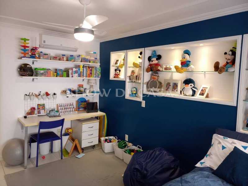 Apartamento à venda com 3 quartos, 220m² - Foto 11