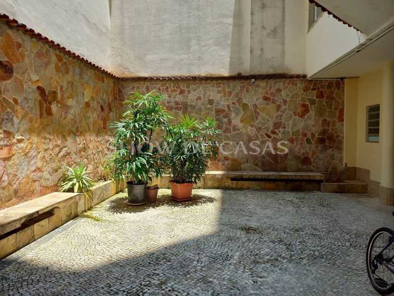 Apartamento à venda com 3 quartos, 220m² - Foto 29