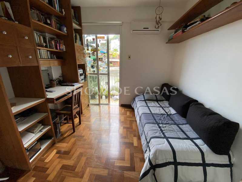 Apartamento à venda com 4 quartos, 180m² - Foto 13