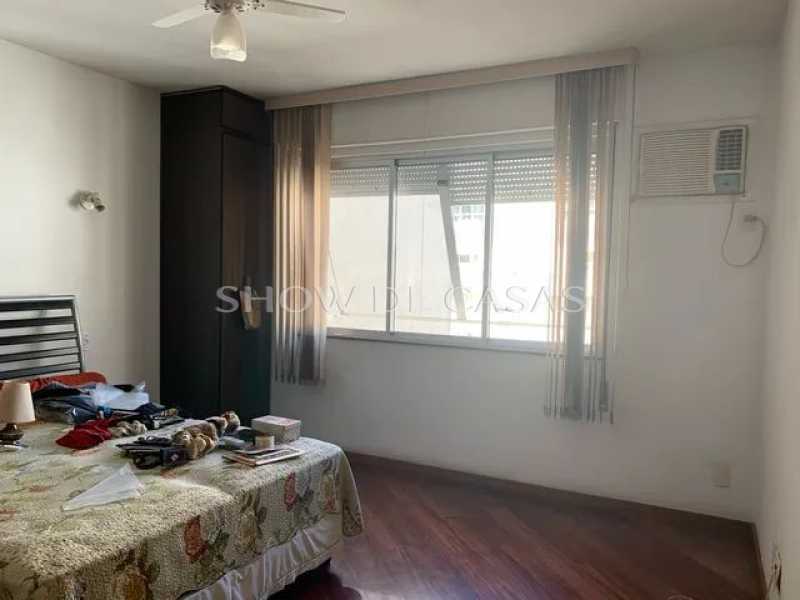 Apartamento à venda com 3 quartos, 200m² - Foto 2