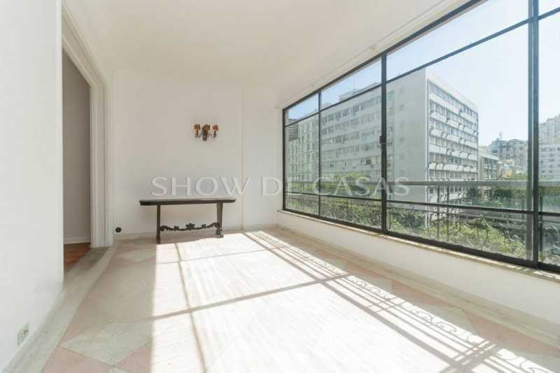 Apartamento à venda com 3 quartos, 210m² - Foto 1