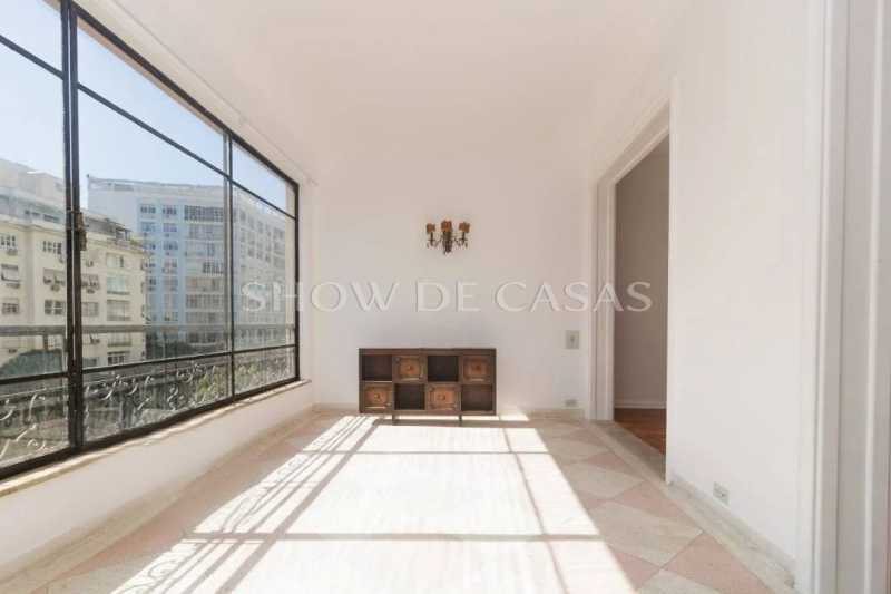 Apartamento à venda com 3 quartos, 210m² - Foto 2