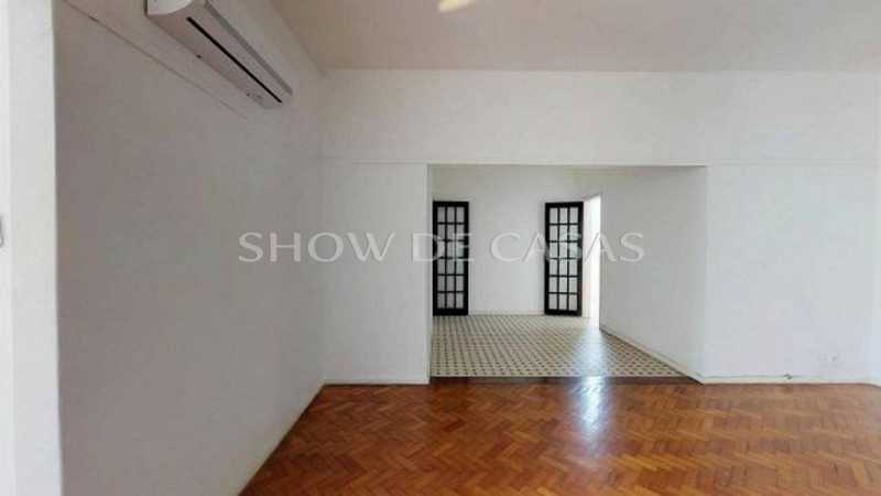 Apartamento à venda com 3 quartos, 140m² - Foto 2