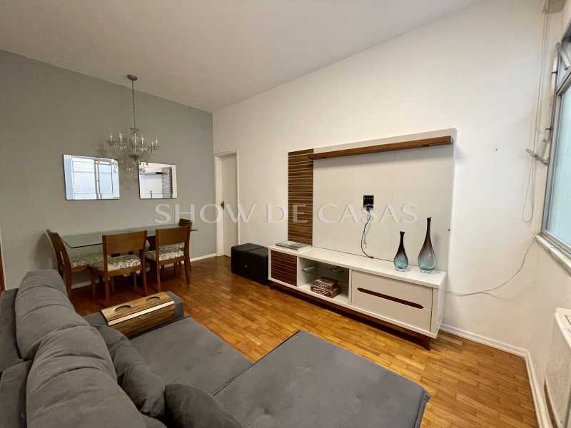 Apartamento à venda com 2 quartos, 70m² - Foto 2