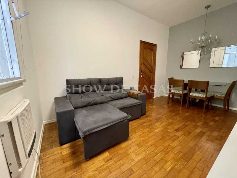 Apartamento à venda com 2 quartos, 70m² - Foto 3