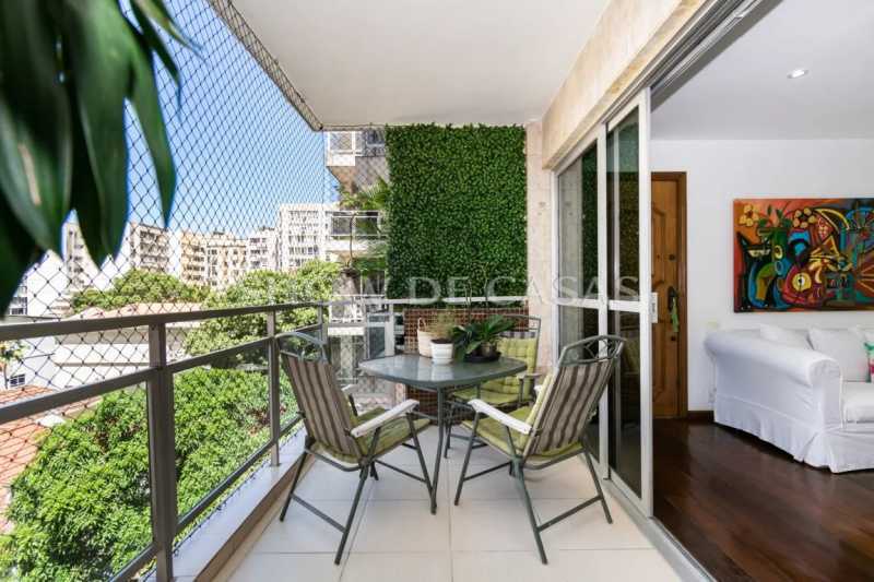 Apartamento à venda com 4 quartos, 200m² - Foto 1