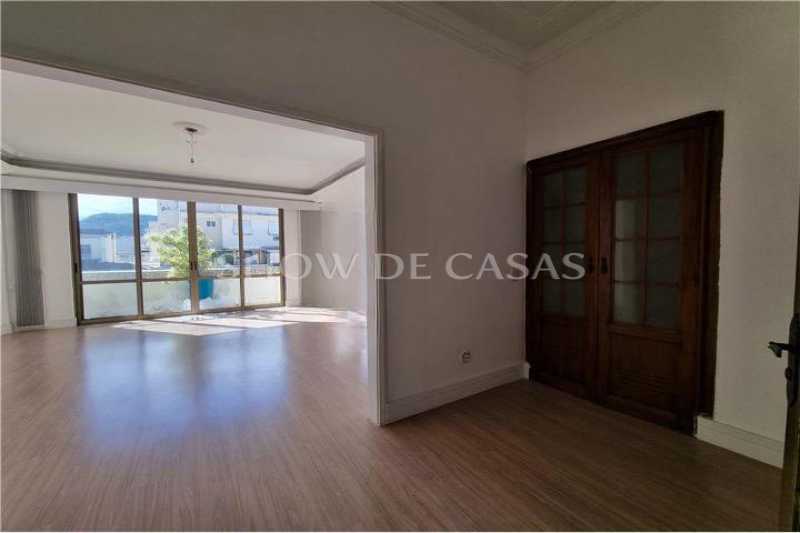 Apartamento à venda com 3 quartos, 210m² - Foto 4