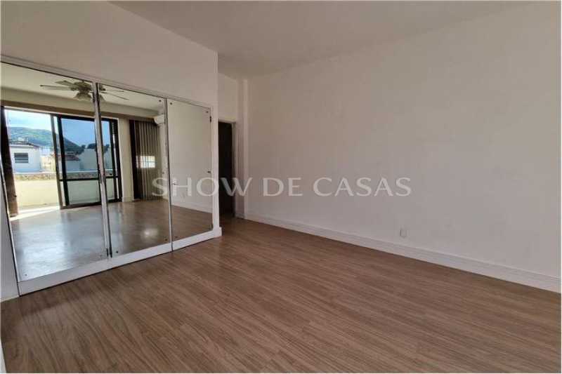 Apartamento à venda com 3 quartos, 210m² - Foto 13