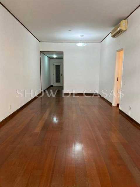 Apartamento à venda com 3 quartos, 140m² - Foto 2