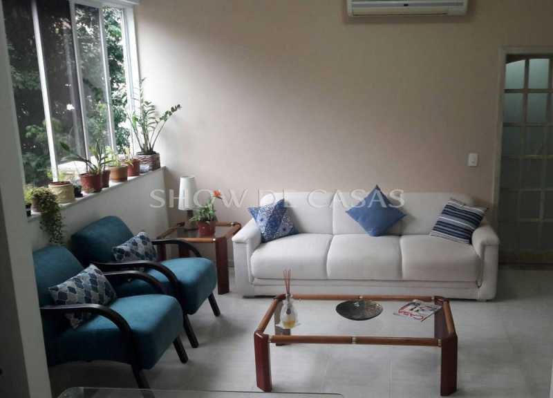 Apartamento à venda com 2 quartos, 70m² - Foto 3