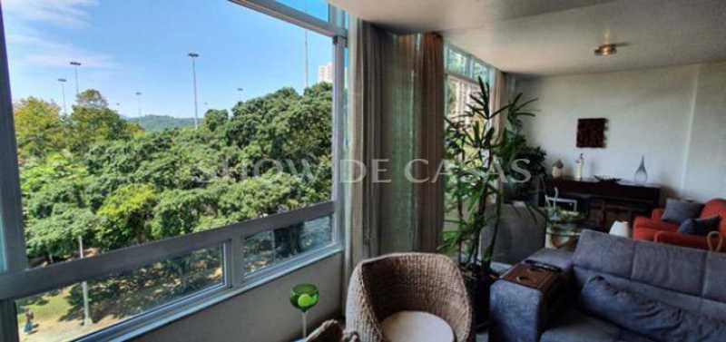 Apartamento à venda com 3 quartos, 210m² - Foto 4