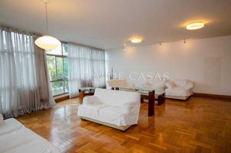 Apartamento à venda com 3 quartos, 258m² - Foto 1