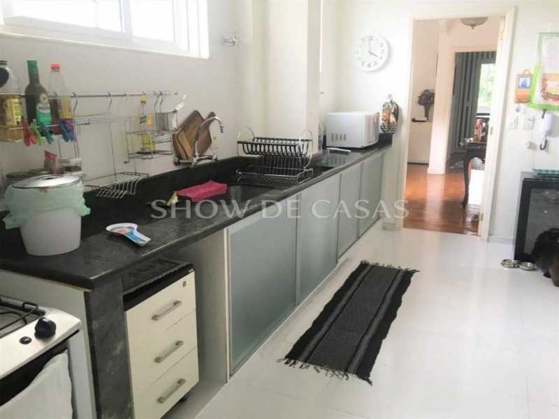 Apartamento à venda com 3 quartos, 240m² - Foto 17