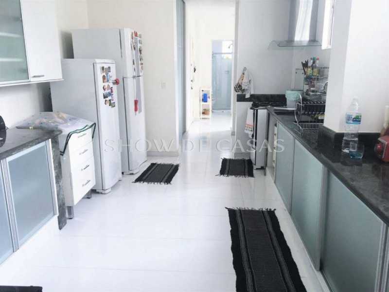 Apartamento à venda com 3 quartos, 240m² - Foto 18