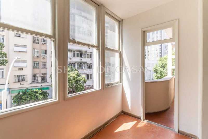 Apartamento à venda com 4 quartos, 231m² - Foto 2