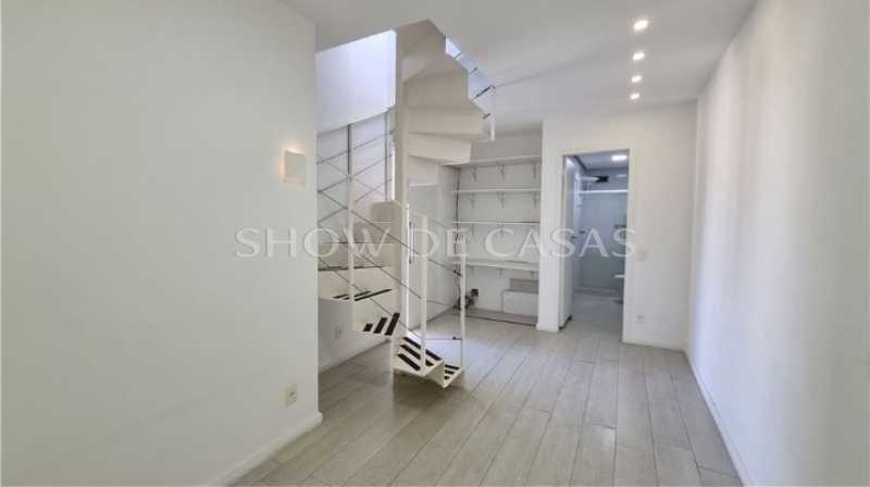 Cobertura à venda com 2 quartos, 106m² - Foto 2