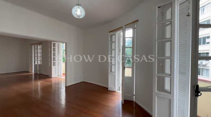 Apartamento à venda com 3 quartos, 150m² - Foto 2