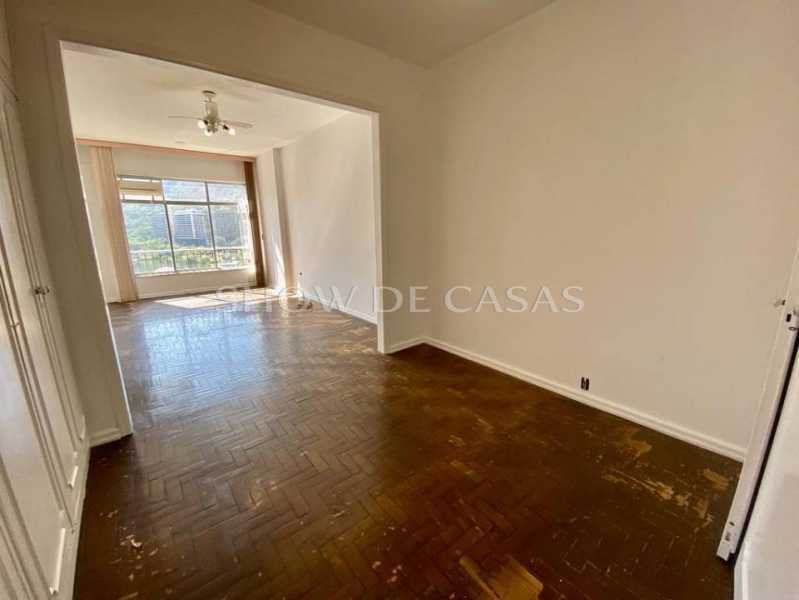 Apartamento à venda com 4 quartos, 218m² - Foto 3