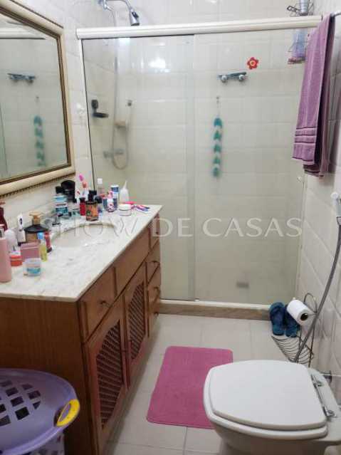 Apartamento à venda com 2 quartos, 70m² - Foto 12