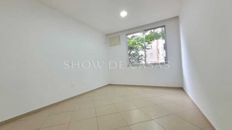 Apartamento à venda com 3 quartos, 130m² - Foto 2