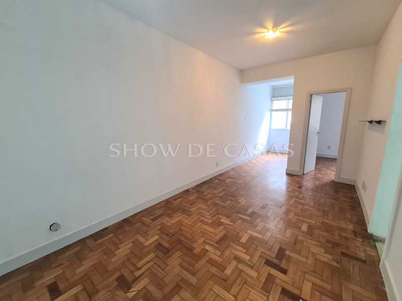 Apartamento à venda com 1 quarto, 50m² - Foto 2