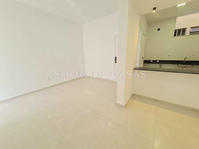 Apartamento à venda com 2 quartos, 60m² - Foto 2