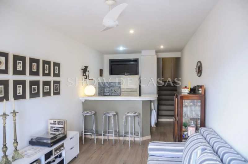 Apartamento à venda com 2 quartos, 70m² - Foto 2