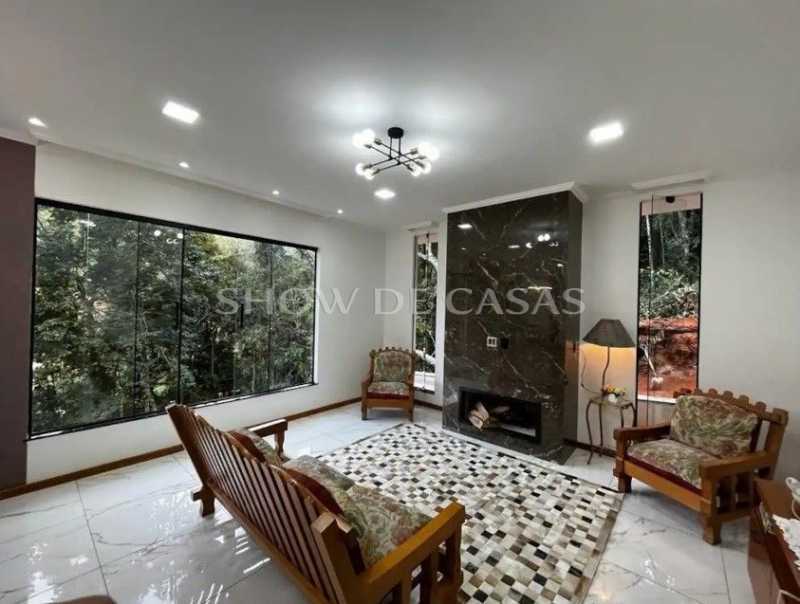 Casa à venda com 3 quartos, 240m² - Foto 2