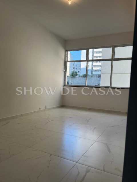 Apartamento à venda com 2 quartos, 65m² - Foto 2