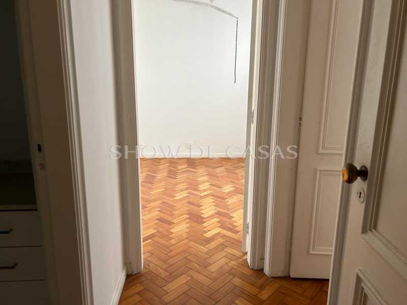 Apartamento à venda com 4 quartos, 240m² - Foto 4