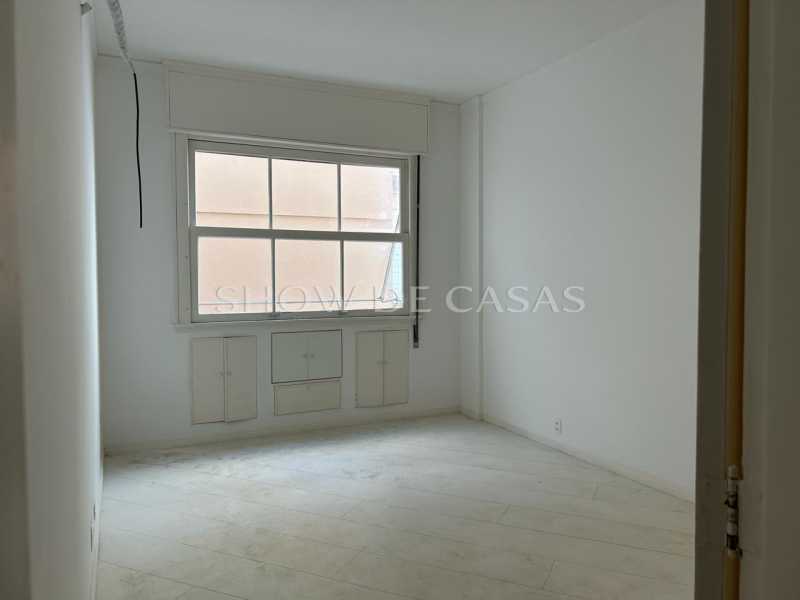 Apartamento à venda com 4 quartos, 240m² - Foto 7