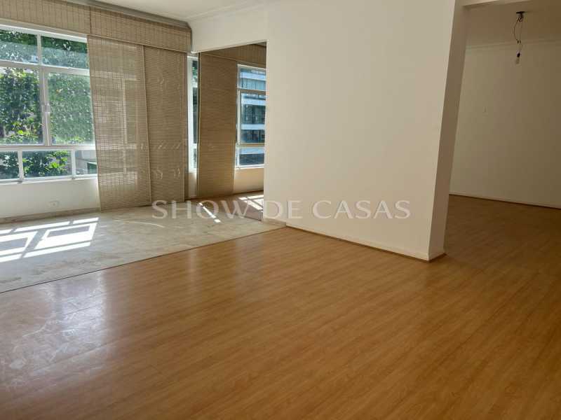 Apartamento à venda com 4 quartos, 240m² - Foto 1