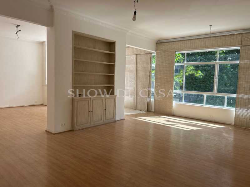 Apartamento à venda com 4 quartos, 240m² - Foto 2