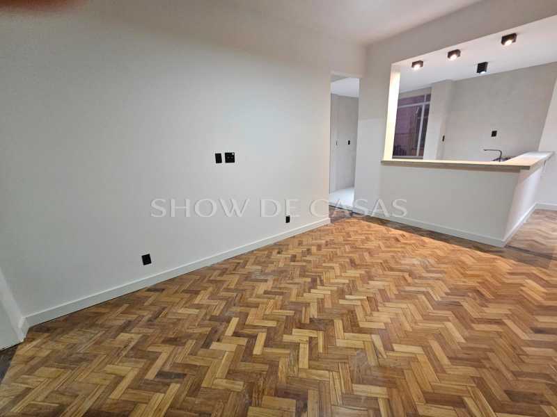 Apartamento à venda com 2 quartos, 85m² - Foto 2