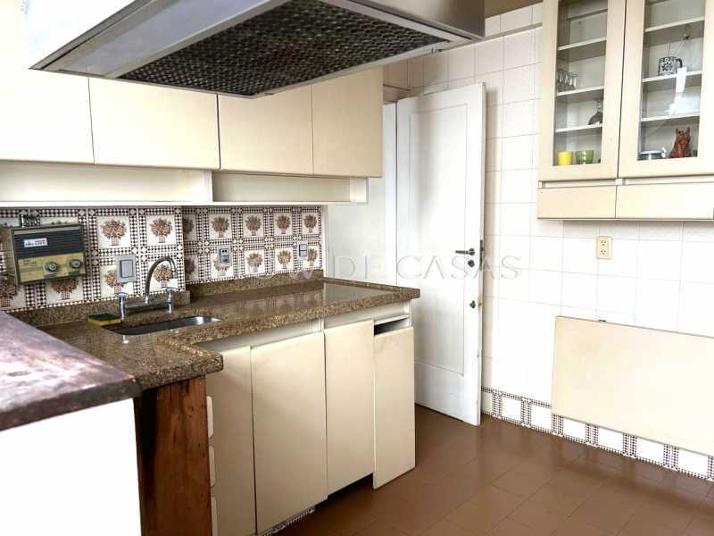 Apartamento à venda com 2 quartos, 131m² - Foto 16