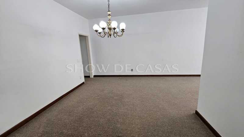 Apartamento à venda com 3 quartos, 155m² - Foto 2