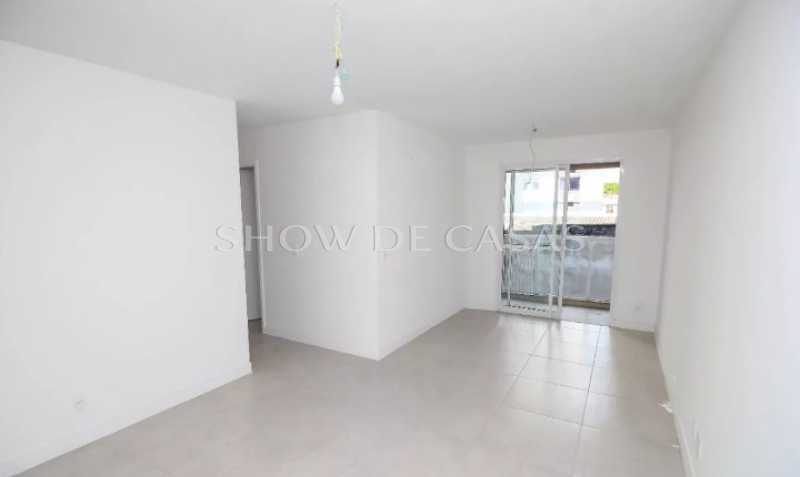 Apartamento à venda com 2 quartos, 68m² - Foto 2