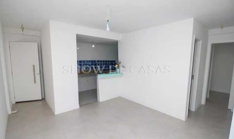 Apartamento à venda com 2 quartos, 68m² - Foto 3