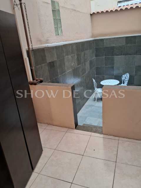 Apartamento à venda com 2 quartos, 70m² - Foto 2