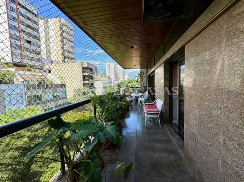 Apartamento à venda com 4 quartos, 244m² - Foto 1