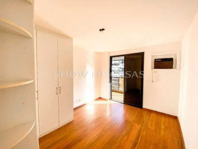 Apartamento à venda com 3 quartos, 248m² - Foto 3