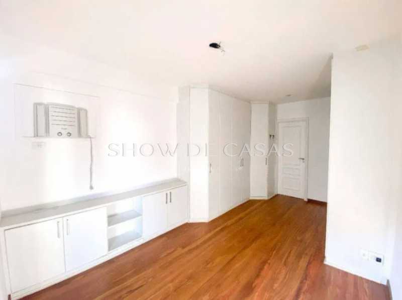 Apartamento à venda com 3 quartos, 248m² - Foto 4